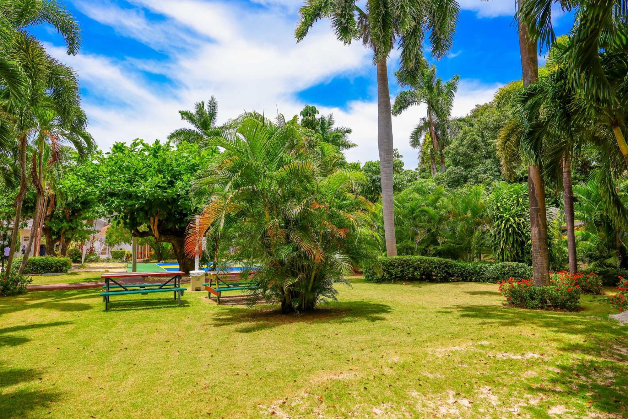 Grand Decameron Montego Beach, A Trademark All-Inclusive Resort Montego Bay Exterior foto