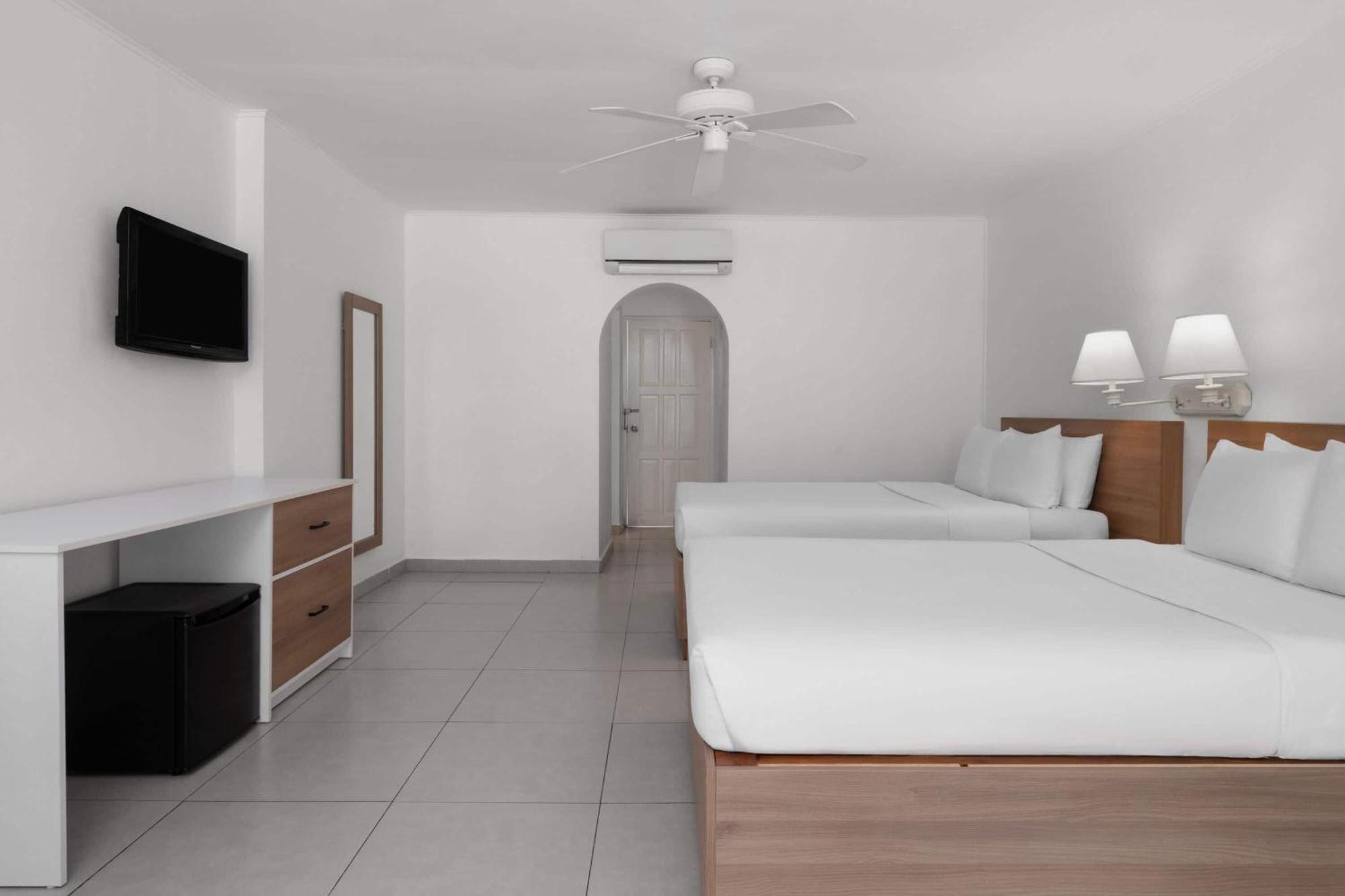Grand Decameron Montego Beach, A Trademark All-Inclusive Resort Montego Bay Exterior foto