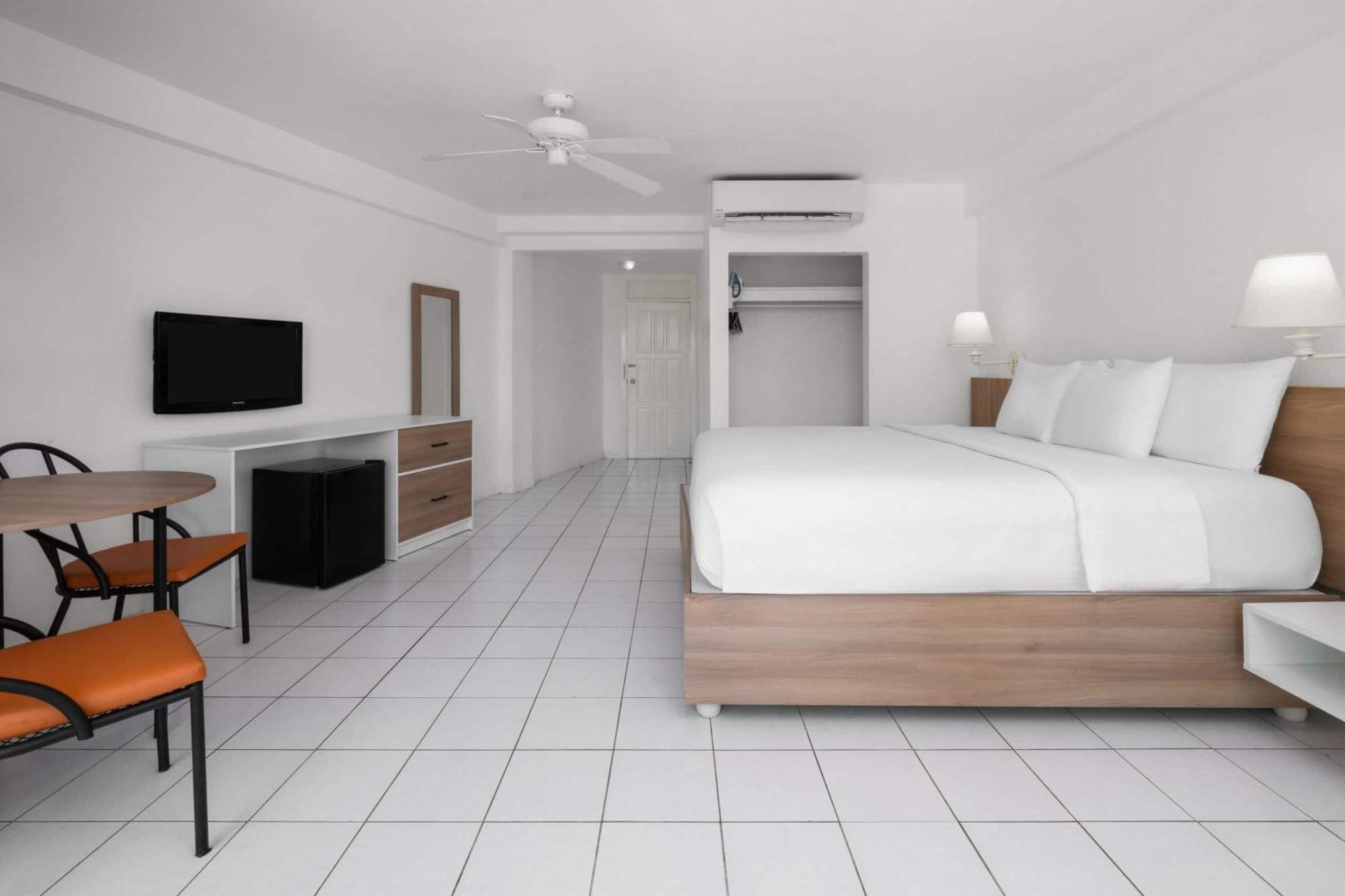 Grand Decameron Montego Beach, A Trademark All-Inclusive Resort Montego Bay Exterior foto
