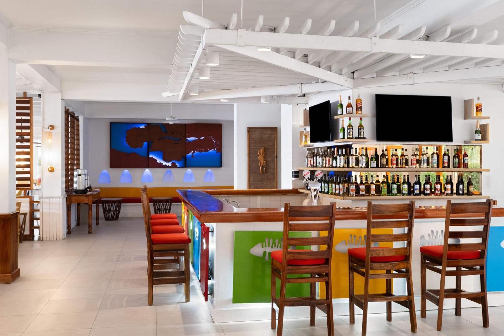 Grand Decameron Montego Beach, A Trademark All-Inclusive Resort Montego Bay Exterior foto