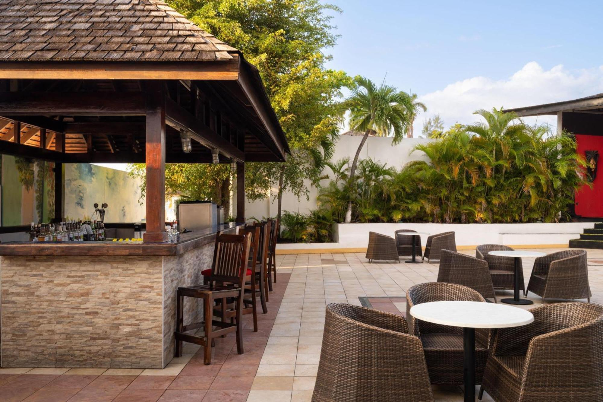 Grand Decameron Montego Beach, A Trademark All-Inclusive Resort Montego Bay Exterior foto